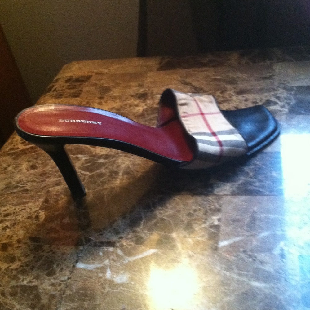 Burberry Red Insole Plaid Slide Mules with Black Trim - Picture 3 of 3